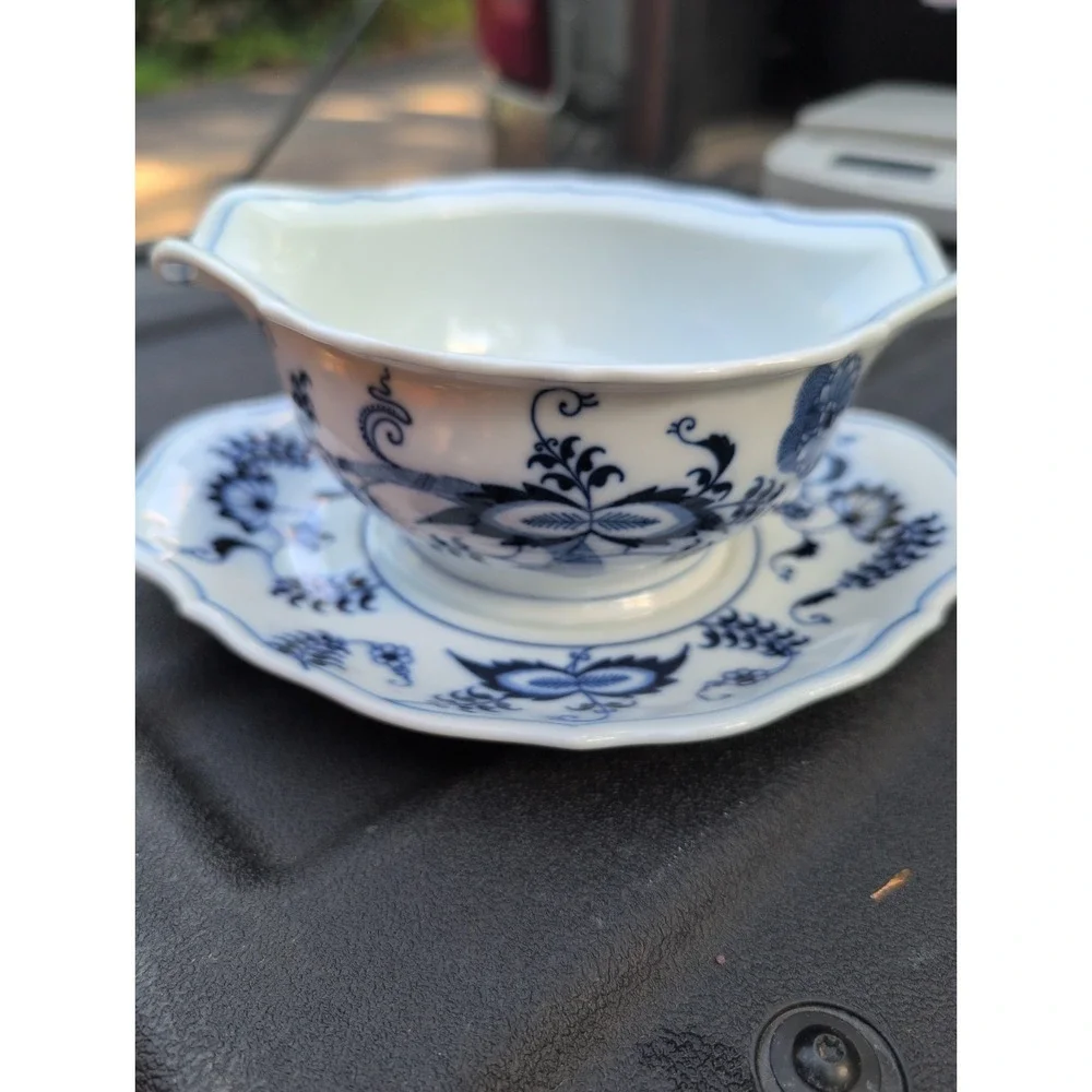 Blue Danube Gravy Boat attached Underplate  Scalloped Edge - Blue Onion Pattern